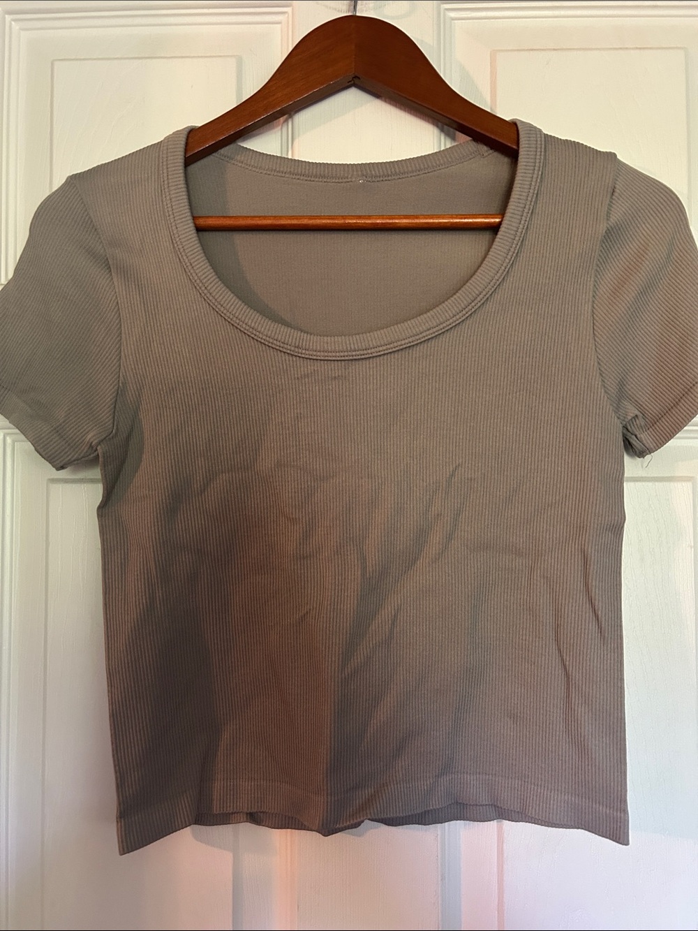 Women's Scoop Neck Ribbed Tee - Gray Taupe